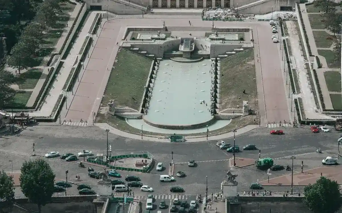 Refined boulevard in the 16th Arrondissement